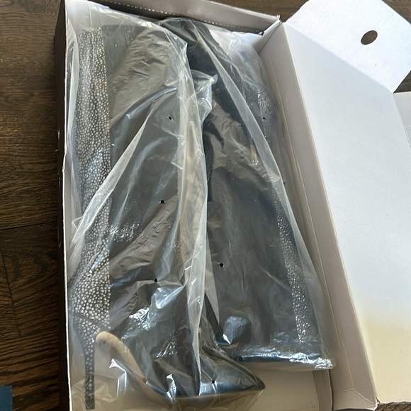 Knee high black suede boots. crystal heel and back. Pointed toe.zipper on inner - Picture 7 of 9